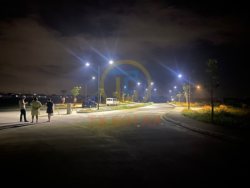 Lampu jalan panangan ganda Filipina 6,5m 70W (2)