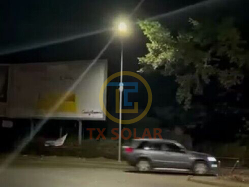 لامپ خیابانی خورشیدی 8 متر 60 واتی تانزانیا (1)