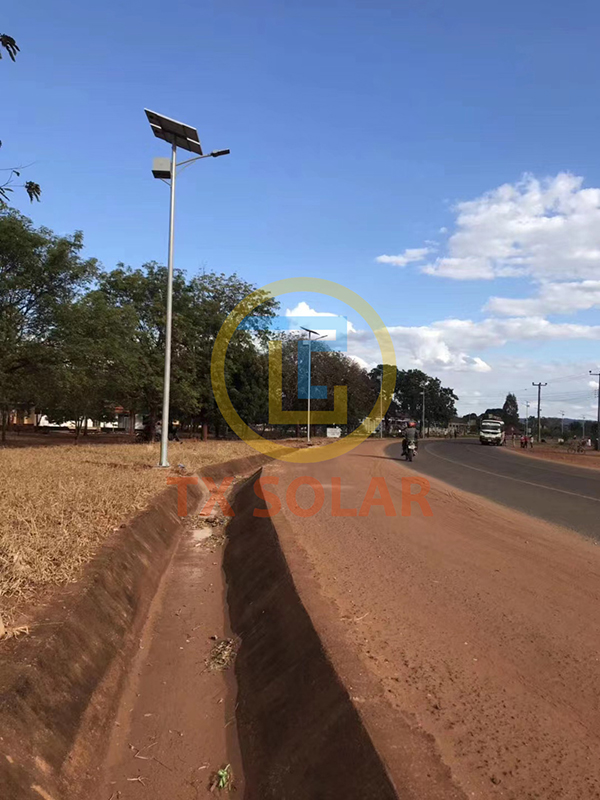 Tanzaniaanse 8 meter 80 watt straatlantaarn op zonne-energie, tanklamp (1)