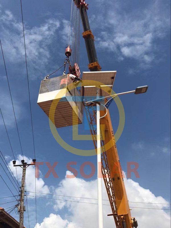 Uganda 8 metres 60 Watt Hnub ci txoj kev teeb (3)