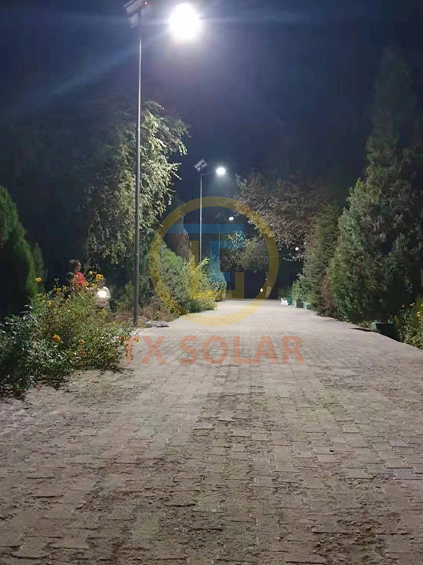 Usbekistan 2000 sett 8m 50W solcellegatelampe (1)
