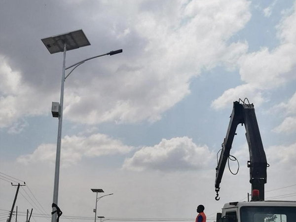Staveniště pro instalaci solárních pouličních lamp