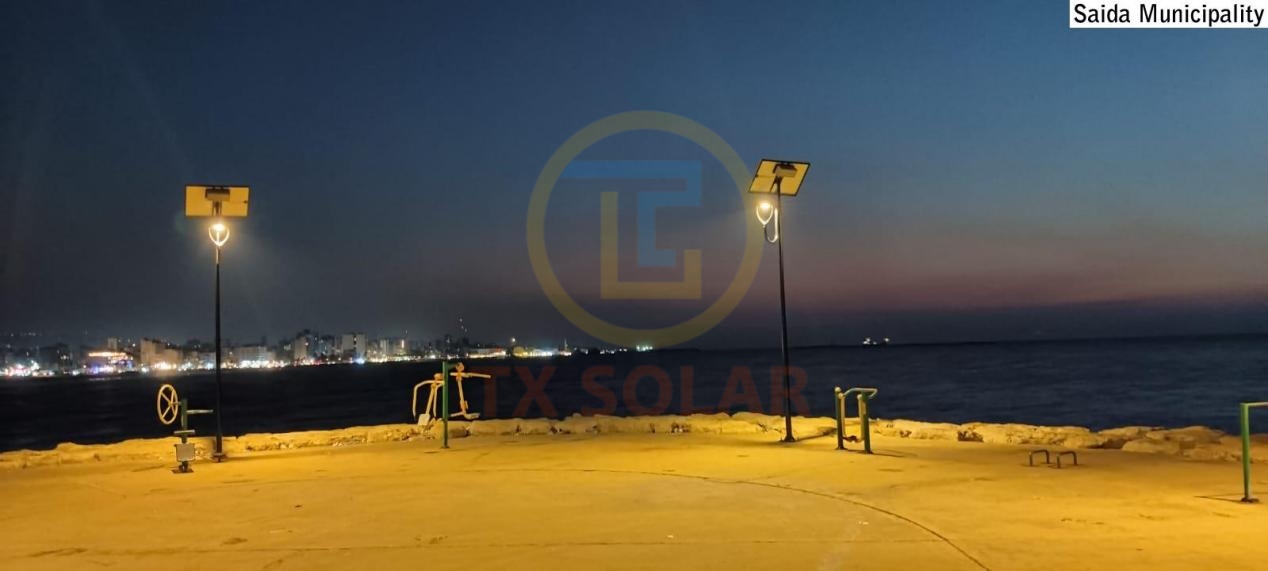 Solar road lighting