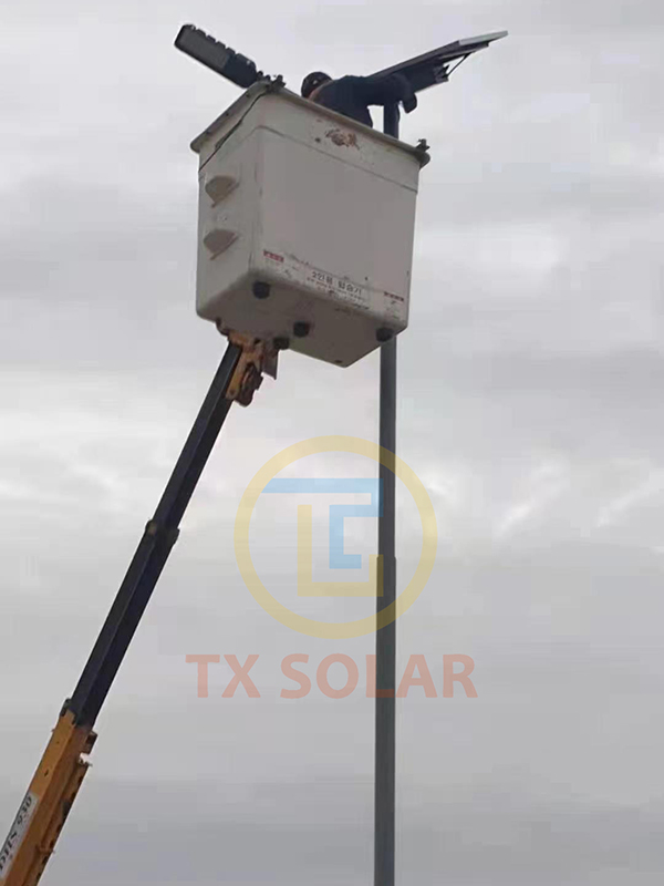 Uzbekistan 2000sets 8m 50W solar street lamp (5)